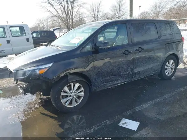 KNDMB5C12J6380874 2018 KIA SEDONA - Image 2