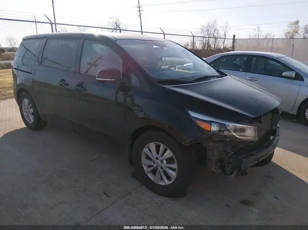 KNDMB5C12J6384570 2018 KIA SEDONA
