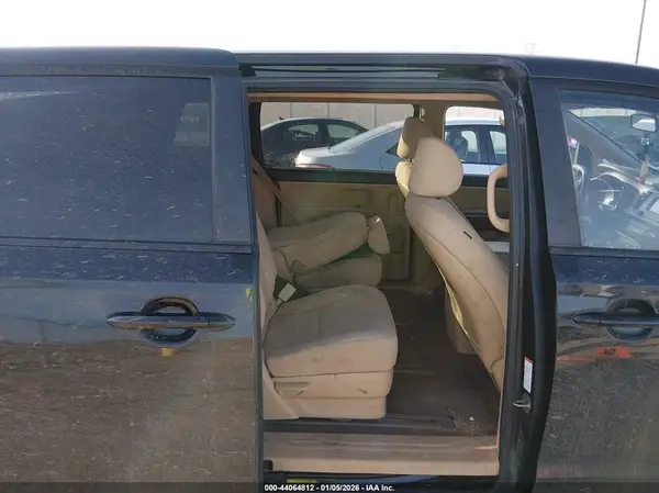 KNDMB5C12J6384570 2018 KIA SEDONA - Image 8