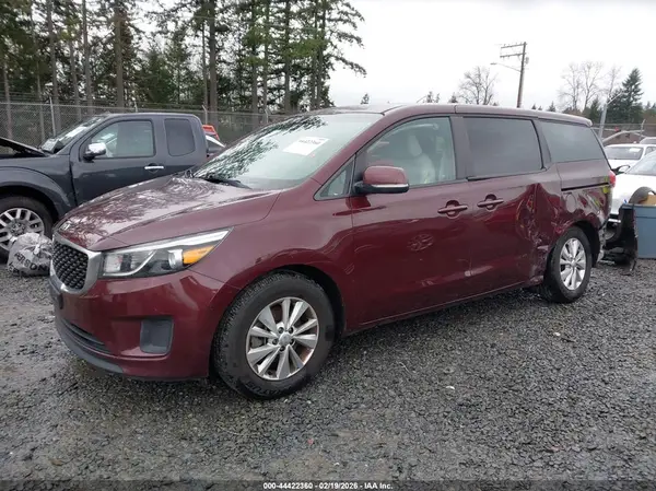 KNDMB5C12J6394192 2018 KIA SEDONA - Image 2