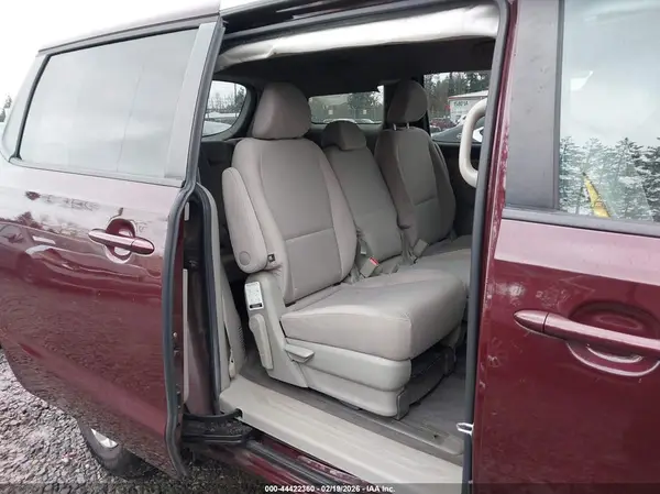 KNDMB5C12J6394192 2018 KIA SEDONA - Image 8