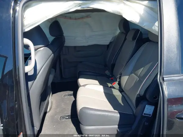 KNDMB5C12J6398632 2018 KIA SEDONA - Image 8