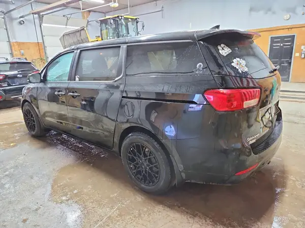 KNDMB5C12J6407099 2018 KIA SEDONA - Image 2