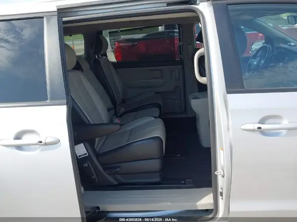 KNDMB5C12K6529883 2019 KIA SEDONA - Image 8