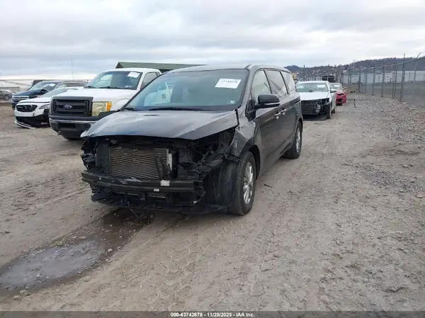 KNDMB5C12K6548613 2019 KIA SEDONA - Image 2