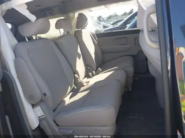 KNDMB5C13G6082519 2016 KIA SEDONA - Image 8