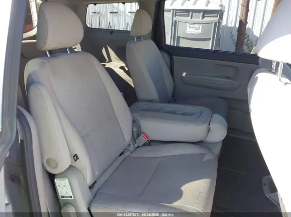 KNDMB5C13G6092967 2016 KIA SEDONA - Image 8