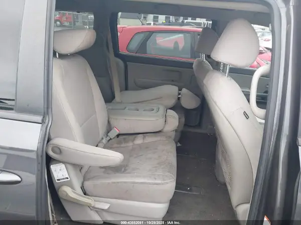 KNDMB5C13G6095416 2016 KIA SEDONA - Image 8