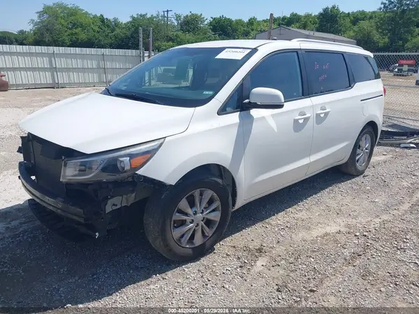 KNDMB5C13G6098221 2016 KIA SEDONA - Image 2