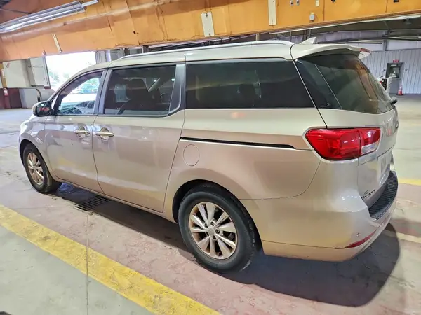 KNDMB5C13G6098414 2016 KIA SEDONA - Image 2