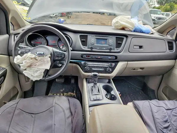 KNDMB5C13G6100789 2016 KIA SEDONA - Image 8