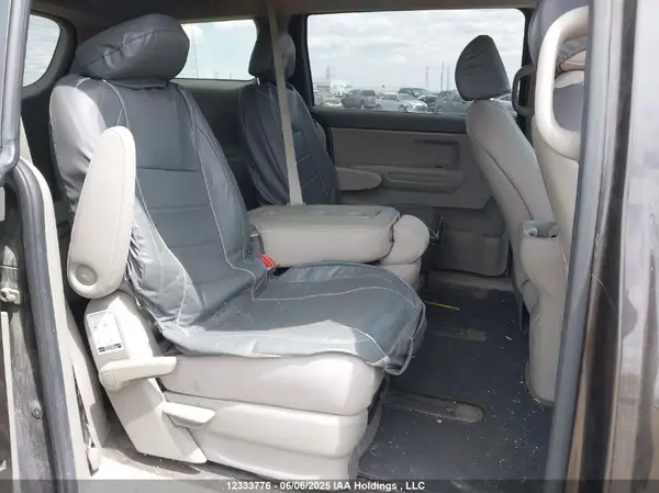 KNDMB5C13G6101845 2016 KIA SEDONA - Image 8