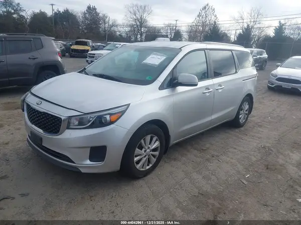 KNDMB5C13G6106981 2016 KIA SEDONA - Image 2