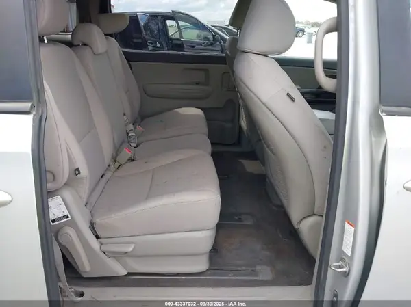 KNDMB5C13G6116698 2016 KIA SEDONA - Image 8