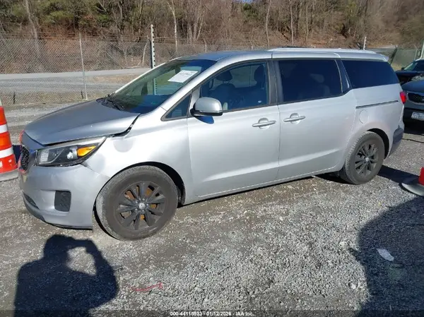 KNDMB5C13G6118113 2016 KIA SEDONA - Image 2