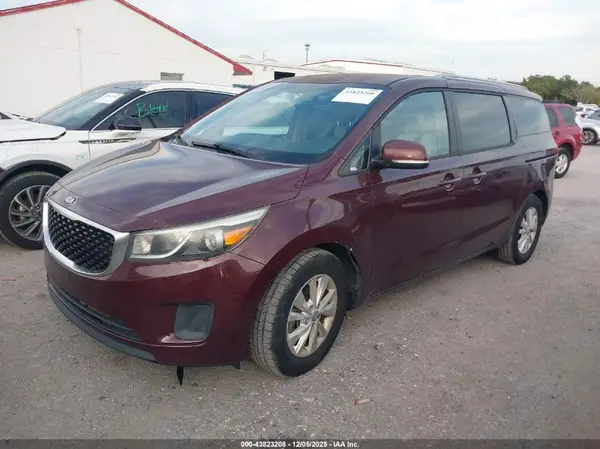 KNDMB5C13G6128804 2016 KIA SEDONA - Image 2