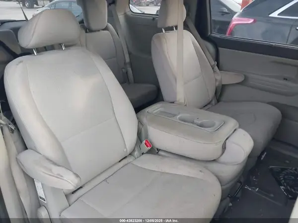KNDMB5C13G6128804 2016 KIA SEDONA - Image 8