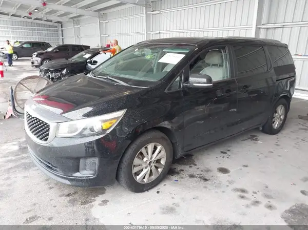 KNDMB5C13G6130083 2016 KIA SEDONA - Image 2