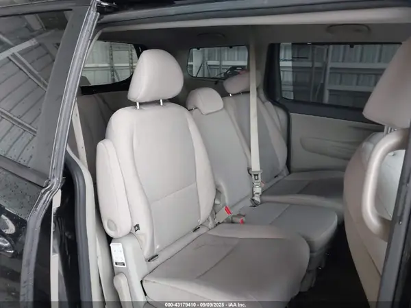 KNDMB5C13G6130083 2016 KIA SEDONA - Image 8