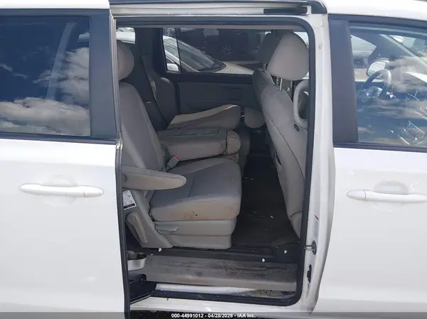 KNDMB5C13G6131329 2016 KIA SEDONA - Image 8