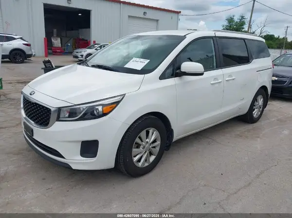 KNDMB5C13G6134473 2016 KIA SEDONA - Image 2