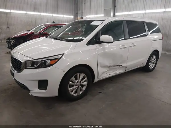 KNDMB5C13G6158059 2016 KIA SEDONA - Image 2