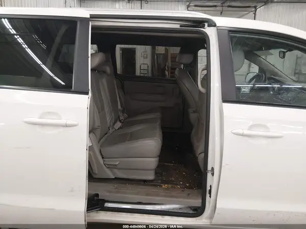 KNDMB5C13G6158059 2016 KIA SEDONA - Image 8