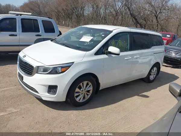 KNDMB5C13G6158076 2016 KIA SEDONA - Image 2