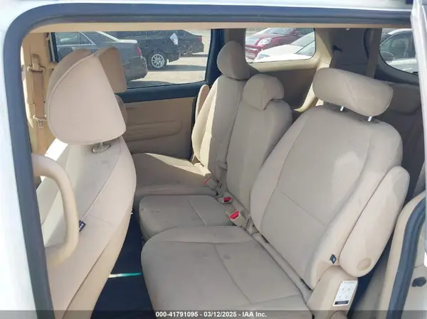 KNDMB5C13G6158076 2016 KIA SEDONA - Image 8