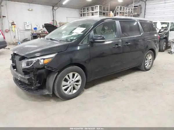 KNDMB5C13G6171345 2016 KIA SEDONA - Image 2