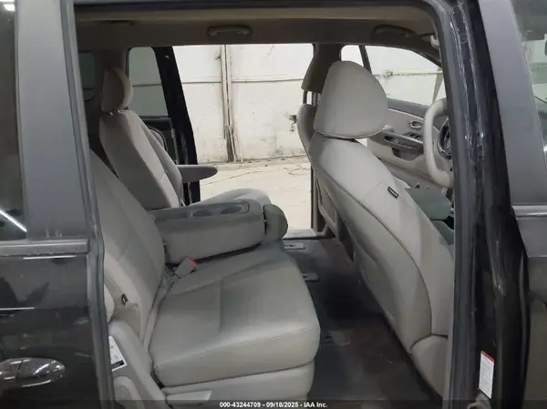 KNDMB5C13G6171345 2016 KIA SEDONA - Image 8