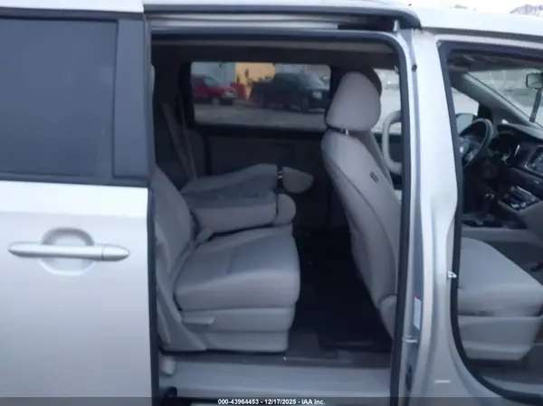 KNDMB5C13G6173404 2016 KIA SEDONA - Image 8
