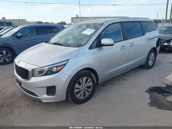 KNDMB5C13G6179817 2016 KIA SEDONA - Image 2