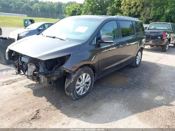 KNDMB5C13G6194625 2016 KIA SEDONA - Image 2