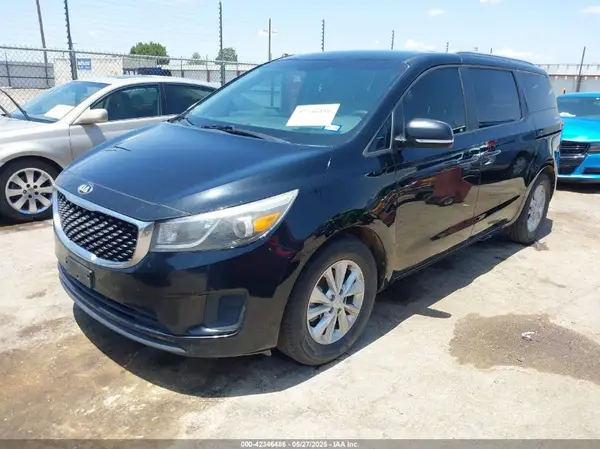 KNDMB5C13G6196102 2016 KIA SEDONA - Image 2