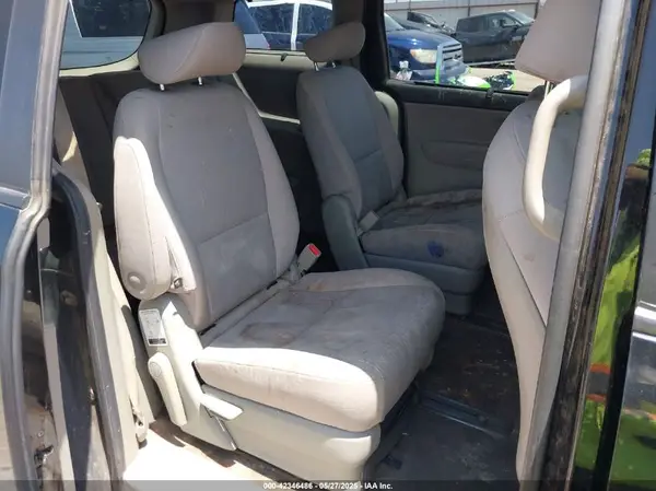 KNDMB5C13G6196102 2016 KIA SEDONA - Image 8