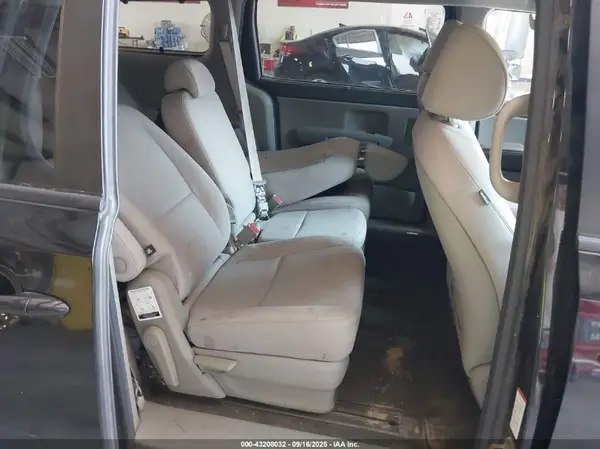 KNDMB5C13G6198335 2016 KIA SEDONA - Image 8