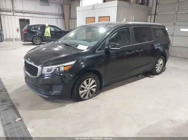 KNDMB5C13G6203159 2016 KIA SEDONA - Image 2