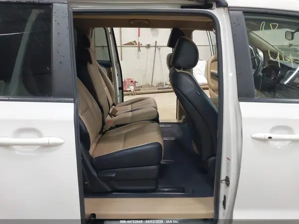 KNDMB5C13G6214100 2016 KIA SEDONA - Image 8