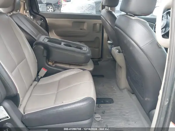 KNDMB5C13G6215893 2016 KIA SEDONA - Image 8