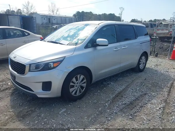 KNDMB5C13H6219136 2017 KIA SEDONA - Image 2