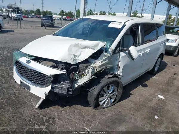 KNDMB5C13H6223204 2017 KIA SEDONA - Image 2