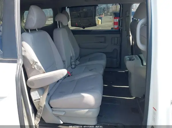 KNDMB5C13H6223204 2017 KIA SEDONA - Image 8