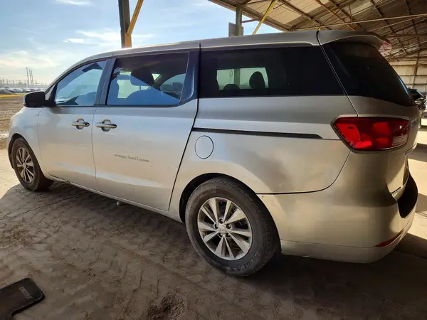 KNDMB5C13H6224109 2017 KIA SEDONA - Image 2