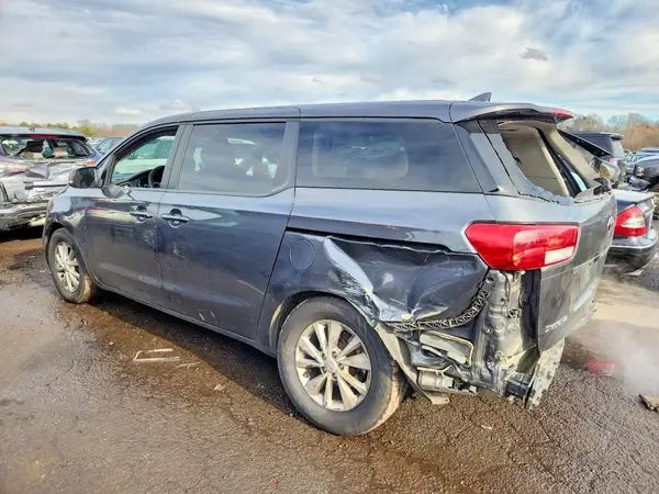 KNDMB5C13H6226197 2017 KIA SEDONA - Image 2