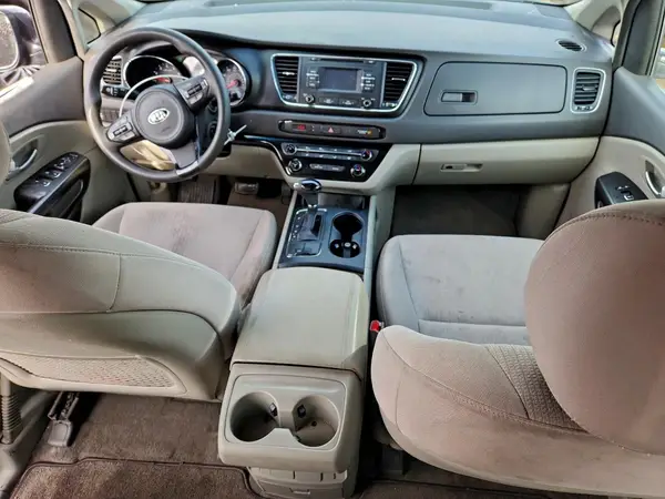 KNDMB5C13H6226197 2017 KIA SEDONA - Image 8