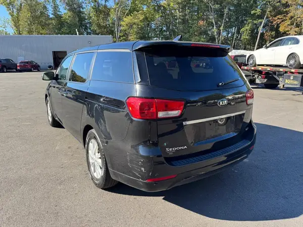KNDMB5C13H6230380 2017 KIA SEDONA - Image 2