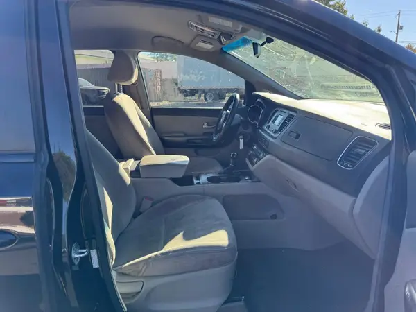 KNDMB5C13H6230380 2017 KIA SEDONA - Image 8