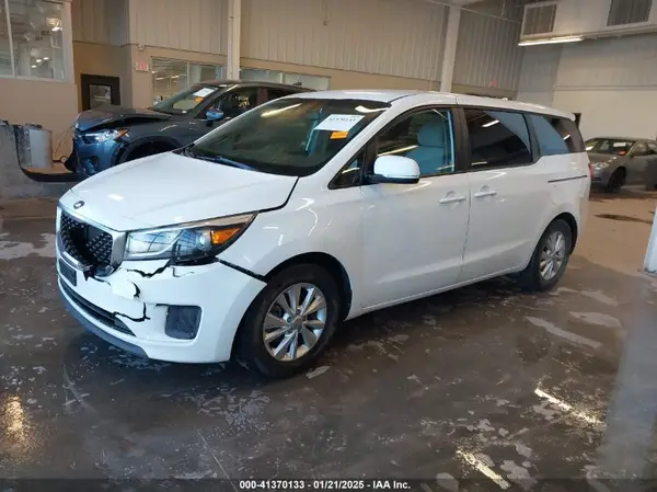KNDMB5C13H6230881 2017 KIA SEDONA - Image 2