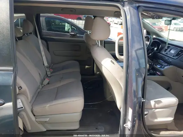 KNDMB5C13H6231884 2017 KIA SEDONA - Image 8